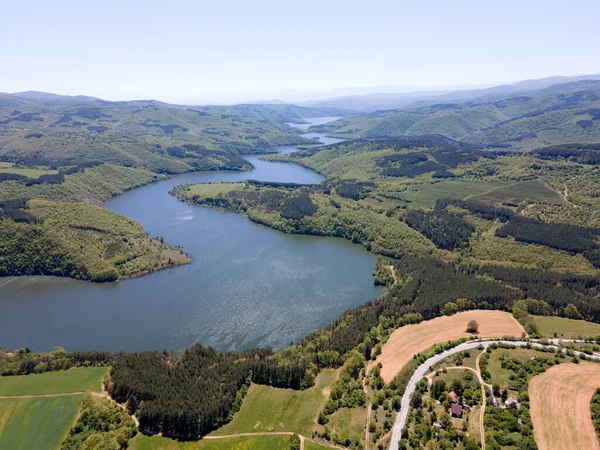 Topolnitsa Reservoir, Sredna Gora Dağı, Bulgaristan 'ın yay manzarası