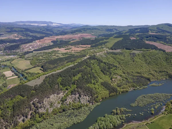 Topolnitsa Reservoir, Sredna Gora Dağı, Bulgaristan 'ın yay manzarası