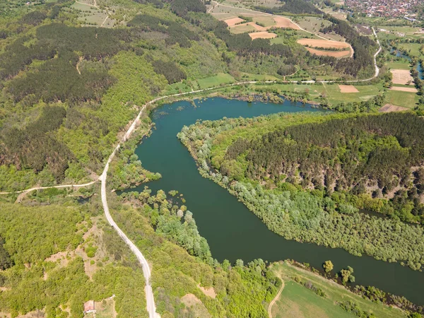 Topolnitsa Reservoir, Sredna Gora Dağı, Bulgaristan 'ın yay manzarası