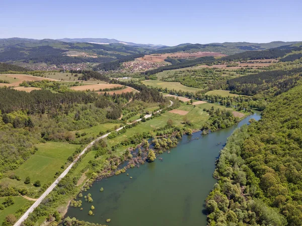Topolnitsa Reservoir, Sredna Gora Dağı, Bulgaristan 'ın yay manzarası
