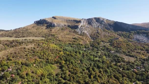 保加利亚巴尔干山脉Ponor山岩层Stolo的空中景观 — 图库视频影像