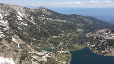 Bulgaristan 'ın Popovo Gölü yakınlarındaki Pirin Dağı' nın şaşırtıcı hava manzarası