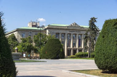 RUSE, BULGARIA - 15 AĞUSTOS 2021: Bulgaristan 'ın Ruse kentinin merkezinde Özgürlük Meydanı Panoraması