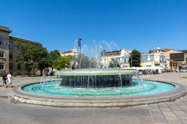 RUSE, BULGARIA - 15 AĞUSTOS 2021: Bulgaristan 'ın Ruse kentinin merkezinde Özgürlük Meydanı Panoraması