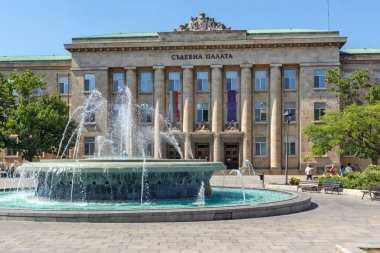 RUSE, BULGARIA - 15 AĞUSTOS 2021: Bulgaristan 'ın Ruse kentinin merkezinde Özgürlük Meydanı Panoraması