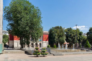 RUSE, BULGARIA - 15 AĞUSTOS 2021: Bulgaristan 'ın Ruse kentinin merkezinde Özgürlük Meydanı Panoraması