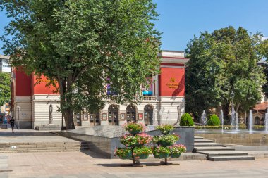 RUSE, BULGARIA - 15 AĞUSTOS 2021: Bulgaristan 'ın Ruse kentinin merkezinde Özgürlük Meydanı Panoraması