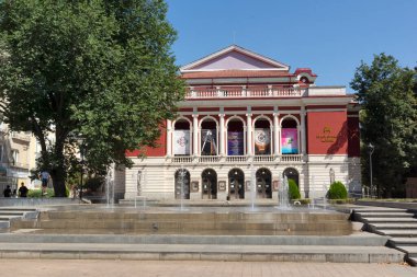 RUSE, BULGARIA - 15 AĞUSTOS 2021: Bulgaristan 'ın Ruse kentinin merkezinde Özgürlük Meydanı Panoraması