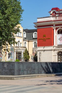 RUSE, BULGARIA - 15 AĞUSTOS 2021: Bulgaristan 'ın Ruse kentinin merkezinde Özgürlük Meydanı Panoraması