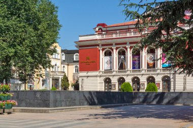 RUSE, BULGARIA - 15 AĞUSTOS 2021: Bulgaristan 'ın Ruse kentinin merkezinde Özgürlük Meydanı Panoraması