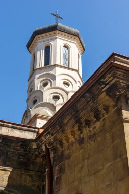 RUSE, BULGARIA - 15 AĞUSTOS 2021: Bulgaristan 'ın Ruse kentinin merkezindeki Kutsal Üçlemeci Ortodoks Kilisesi