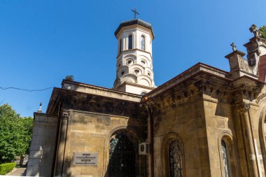 RUSE, BULGARIA - 15 AĞUSTOS 2021: Bulgaristan 'ın Ruse kentinin merkezindeki Kutsal Üçlemeci Ortodoks Kilisesi