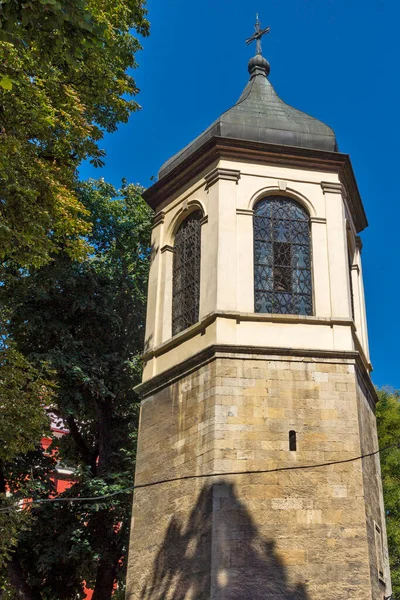 RUSE, BULGARIA - 15 AĞUSTOS 2021: Bulgaristan 'ın Ruse kentinin merkezindeki Kutsal Üçlemeci Ortodoks Kilisesi