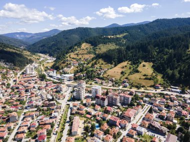 Bulgaristan 'ın ünlü kayak beldesi Chepelare' nin hava manzarası, Smolyan Bölgesi, Bulgaristan