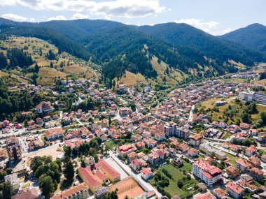 Bulgaristan 'ın ünlü kayak beldesi Chepelare' nin hava manzarası, Smolyan Bölgesi, Bulgaristan