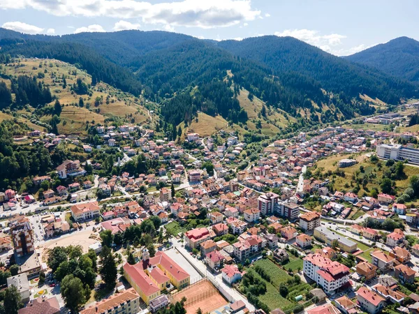 Bulgaristan 'ın ünlü kayak beldesi Chepelare' nin hava manzarası, Smolyan Bölgesi, Bulgaristan