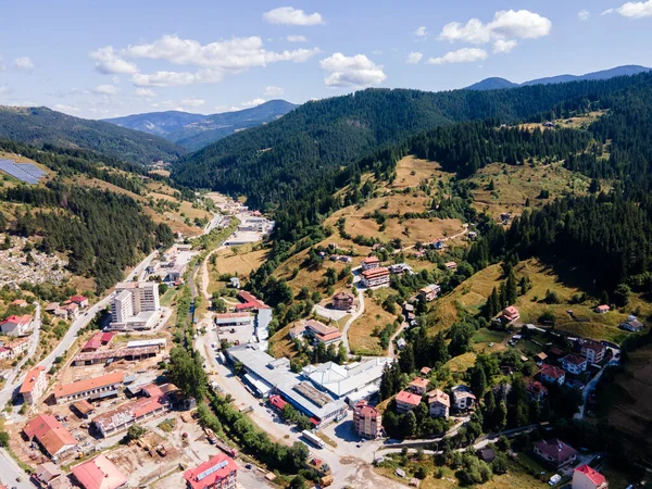 Bulgaristan 'ın ünlü kayak beldesi Chepelare' nin hava manzarası, Smolyan Bölgesi, Bulgaristan