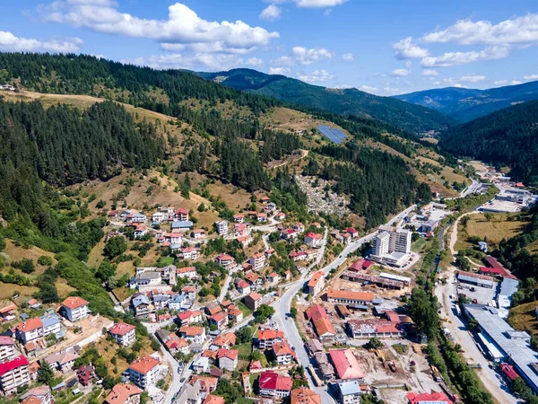 Bulgaristan 'ın ünlü kayak beldesi Chepelare' nin hava manzarası, Smolyan Bölgesi, Bulgaristan