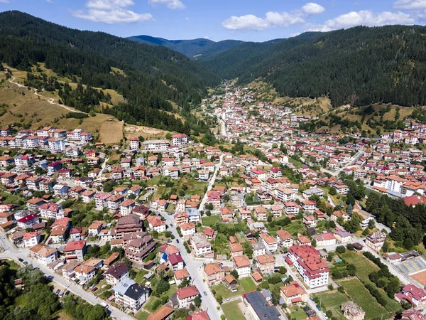 Bulgaristan 'ın ünlü kayak beldesi Chepelare' nin hava manzarası, Smolyan Bölgesi, Bulgaristan