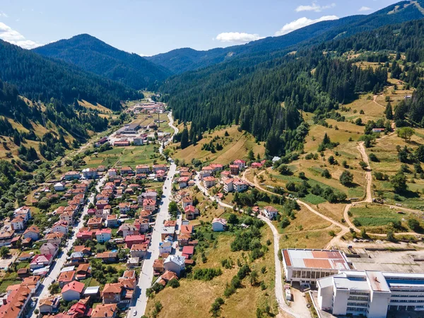 Bulgaristan 'ın ünlü kayak beldesi Chepelare' nin hava manzarası, Smolyan Bölgesi, Bulgaristan