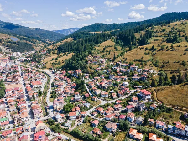 Bulgaristan 'ın ünlü kayak beldesi Chepelare' nin hava manzarası, Smolyan Bölgesi, Bulgaristan