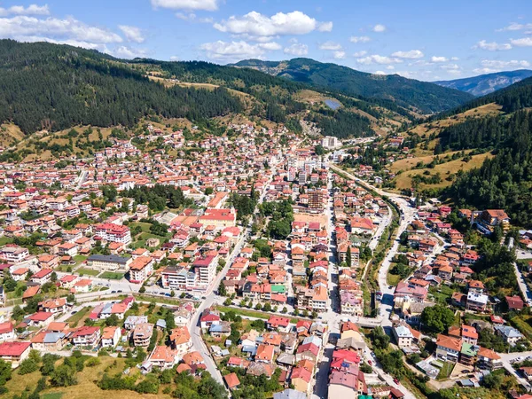 Bulgaristan 'ın ünlü kayak beldesi Chepelare' nin hava manzarası, Smolyan Bölgesi, Bulgaristan
