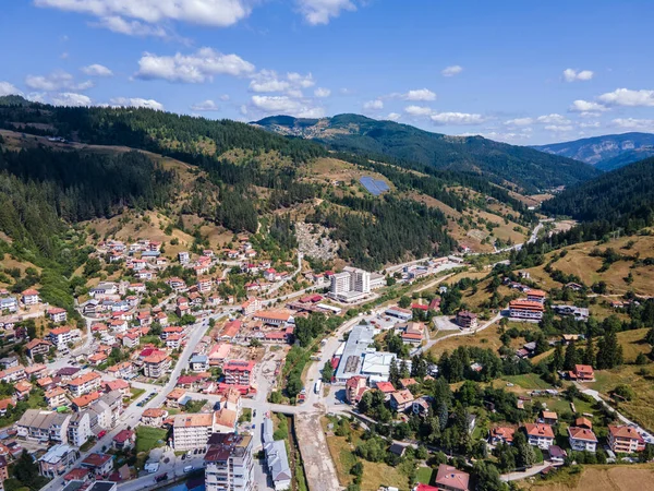Bulgaristan 'ın ünlü kayak beldesi Chepelare' nin hava manzarası, Smolyan Bölgesi, Bulgaristan