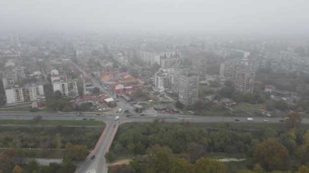 Verbazingwekkend Uitzicht Stad Pazardzhik Bedekt Met Mist Bulgarije — Stockvideo