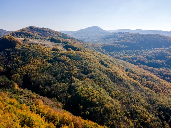 Erstaunliche Herbstlandschaft Des Erul Gebirges Der Nähe Des Kamenititsa Gipfels — Stockfoto