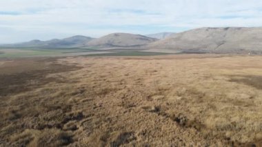 Aldomirovtsi bataklığının hava sonbahar manzarası, Sofya bölgesi, Bulgaristan