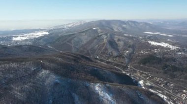 Bulgaristan 'ın Sofya kenti Boyana İlçesi yakınlarındaki Vitosha Dağı' nın hava kışı manzarası