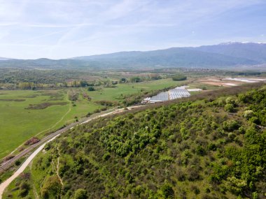 Bulgaristan 'ın Kozhuh Dağı ve Petrich vadisinin hava manzarası