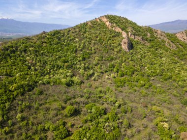 Bulgaristan 'ın Kozhuh Dağı ve Petrich vadisinin hava manzarası