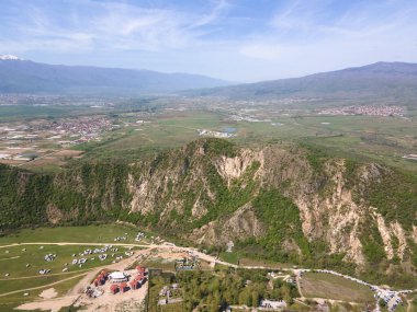 Bulgaristan 'ın Kozhuh Dağı ve Petrich vadisinin hava manzarası