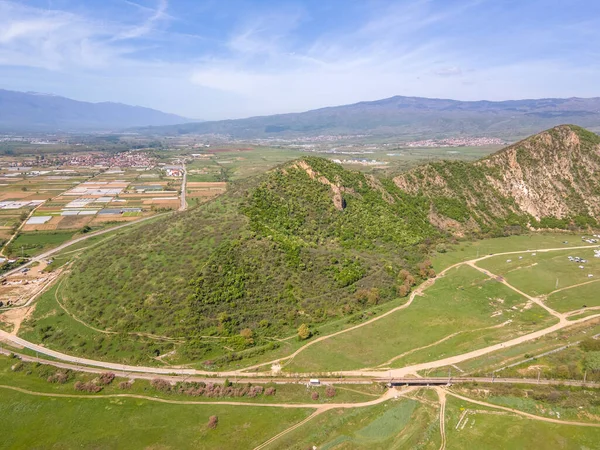 Bulgaristan 'ın Kozhuh Dağı ve Petrich vadisinin hava manzarası