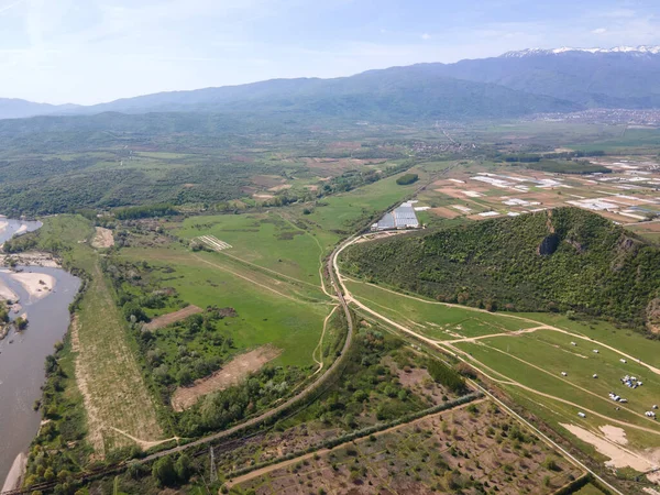 Bulgaristan 'ın Kozhuh Dağı ve Petrich vadisinin hava manzarası