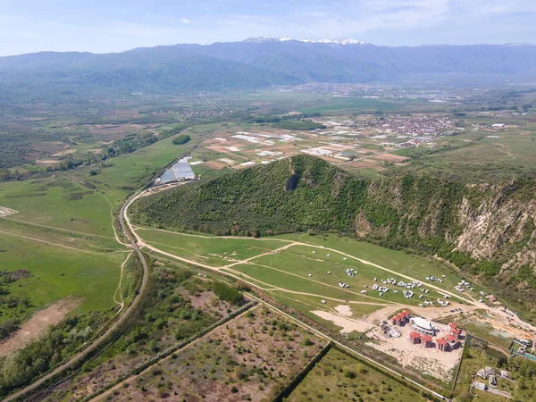 Bulgaristan 'ın Kozhuh Dağı ve Petrich vadisinin hava manzarası