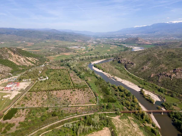 Bulgaristan 'ın Kozhuh Dağı ve Petrich vadisinin hava manzarası