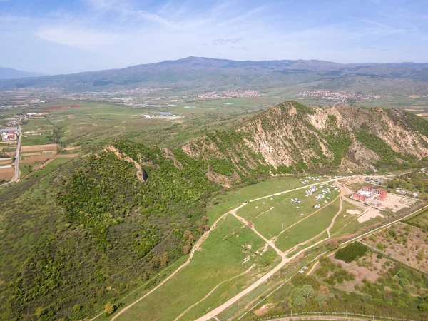 Bulgaristan 'ın Kozhuh Dağı ve Petrich vadisinin hava manzarası