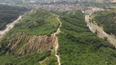 Kaya oluşumunun hava görüntüsü Stob piramitleri, Rila Dağı, Kyustendil bölgesi, Bulgaristan