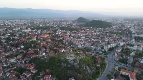 Fantastisk Flygfoto Solnedgång Utsikt Över Nebet Tepe Kulle Staden Plovdiv — Stockvideo