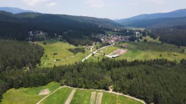 Bulgaristan 'ın Rila ve Rhodopes dağı arasındaki Yundola bölgesinin şaşırtıcı hava manzarası