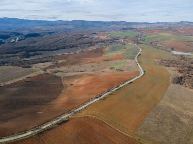 Bulgaristan 'ın Haskovo Bölgesi Topolovgrad kasabası yakınlarındaki Sakar Dağı' nın hava manzarası