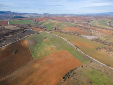 Bulgaristan 'ın Haskovo Bölgesi Topolovgrad kasabası yakınlarındaki Sakar Dağı' nın hava manzarası