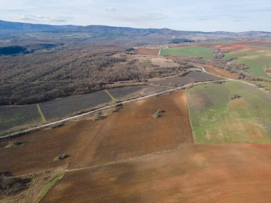 Bulgaristan 'ın Haskovo Bölgesi Topolovgrad kasabası yakınlarındaki Sakar Dağı' nın hava manzarası