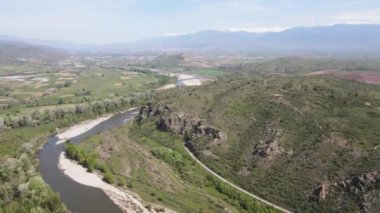 Bulgaristan 'ın Petrich vadisinden geçen Struma nehrinin hava manzarası