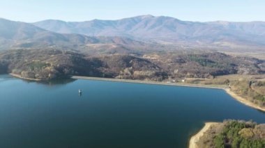 Bulgaristan 'ın Montana bölgesinin Srechenska Bara Baraj Havalimanı manzarası