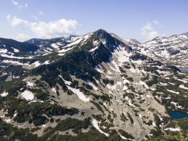Bulgaristan 'ın Kremenski gölleri yakınlarındaki Pirin Dağı' nın şaşırtıcı hava manzarası