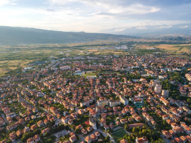 Bulgaristan 'ın Blagoevgrad bölgesinin Petrich kentinin şaşırtıcı Hava Günbatımı manzarası