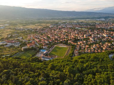 Bulgaristan 'ın Blagoevgrad bölgesinin Petrich kentinin şaşırtıcı Hava Günbatımı manzarası